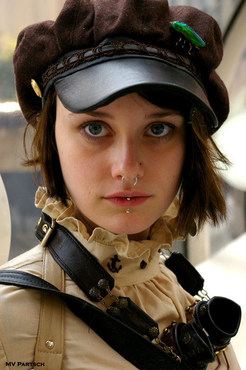 .:Simone:. Dragon*Con. Atlanta. 2010. Marriott-to-Peachtree-Center Walkway. ~ (an American Comicon Encore Pic!)